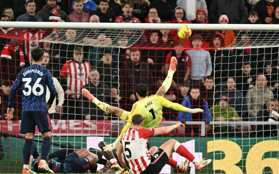 Pela Premier League, Sunderland e Arsenal empataram por 2 a 2 (Foto: Oli SCARFF / AFP)