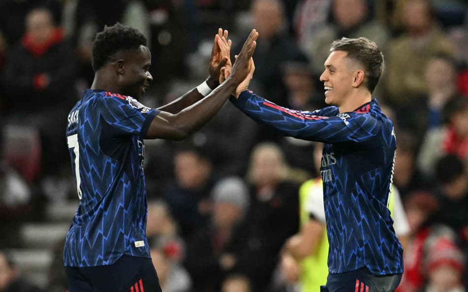 Pela Premier League, Sunderland e Arsenal empataram por 2 a 2 (Foto: Oli SCARFF / AFP)