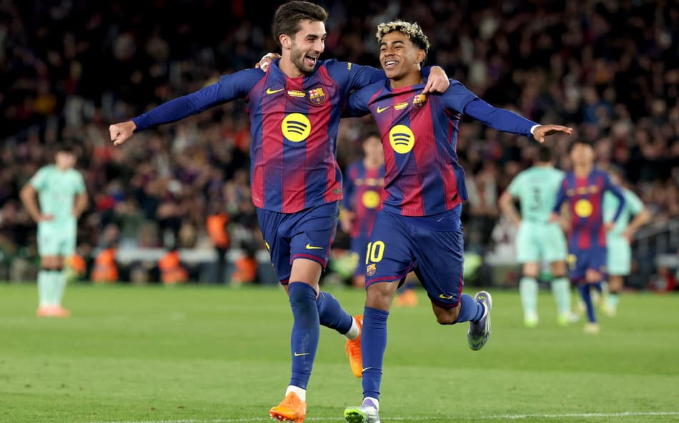 Por La Liga, o Barcelona venceu o Athletic Bilbao por 4 a 0 (Foto: Lluis GENE / AFP)