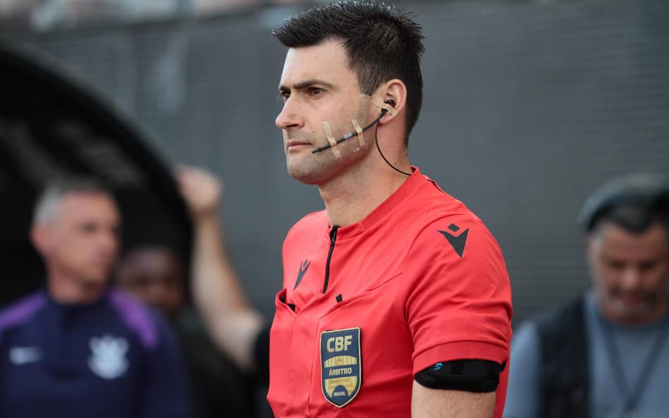 Jonathan Benkenstein foi o árbitro de Corinthians x Botafogo (Foto: Peter Leone/OfotogrÃ¡fico/Gazeta Press)