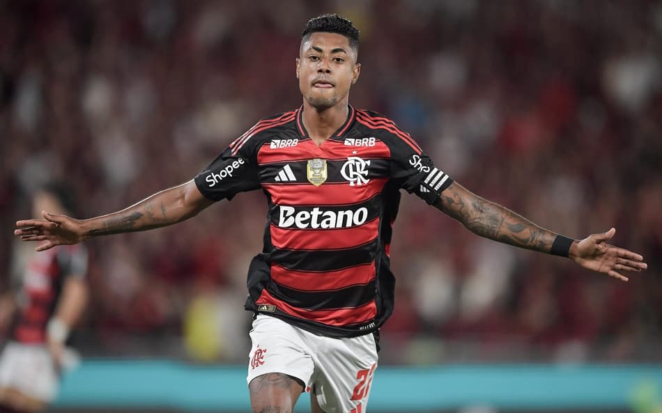 Bruno Henrique comemora gol no jogo do Flamengo contra o Sport