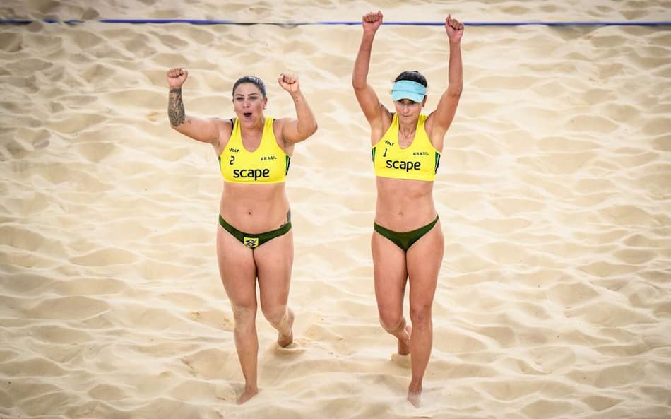 Carol e Rebecca vencem na estreia do Mundial de Vôlei de Praia (Foto: Volleyball World)
