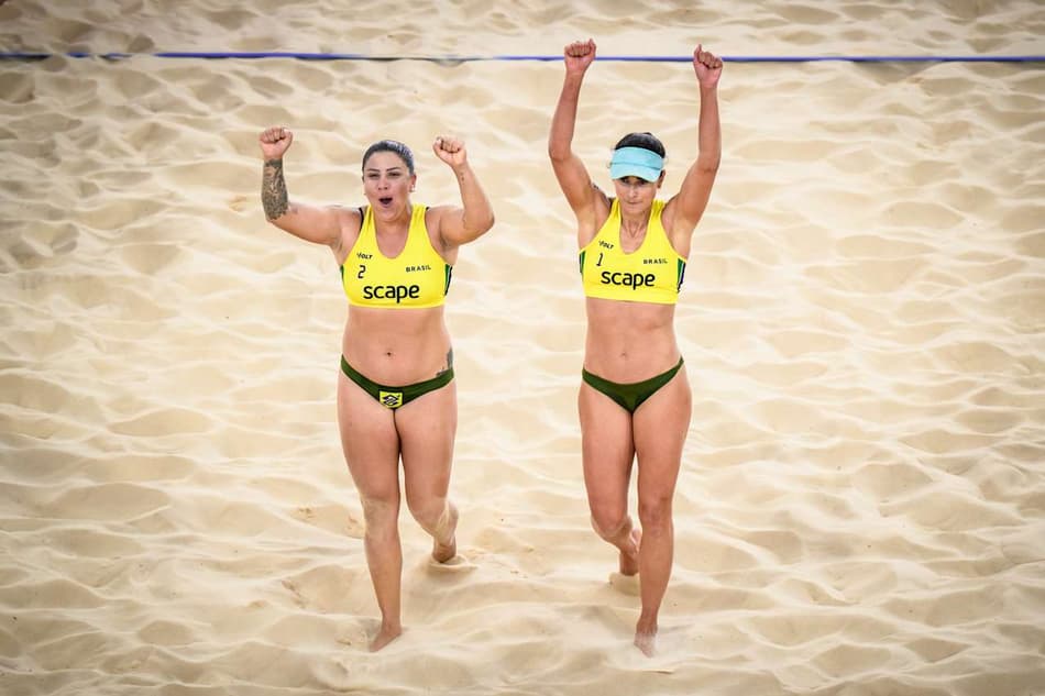 Carol e Rebecca vencem na estreia do Mundial de Vôlei de Praia (Foto: Volleyball World)