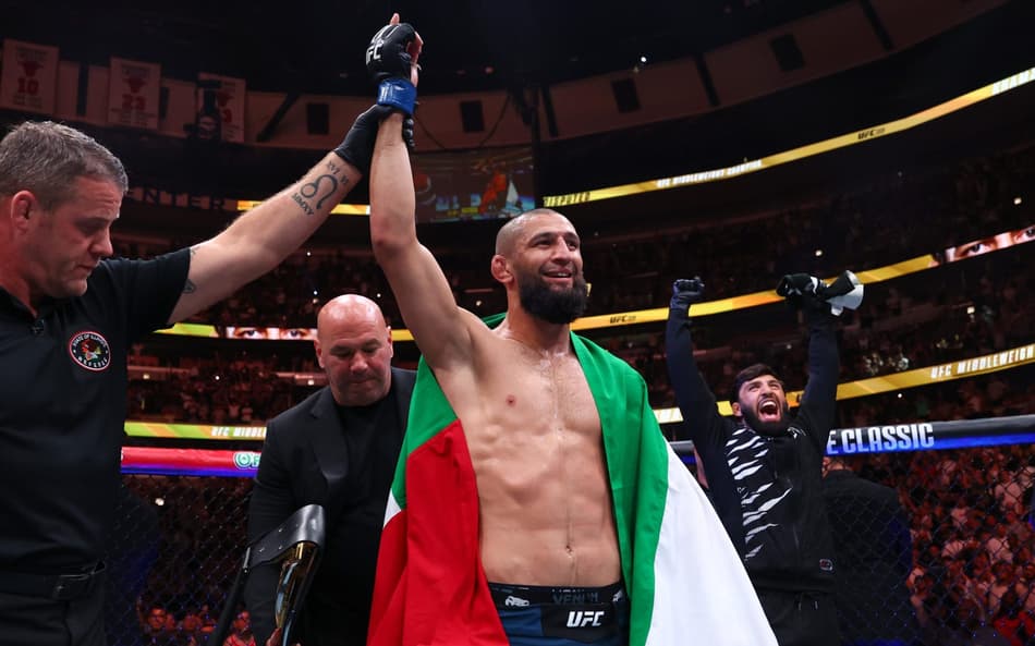 Chimaev após vitória sobre Du Plessis no UFC 319 (Foto: Divulgação/UFC)