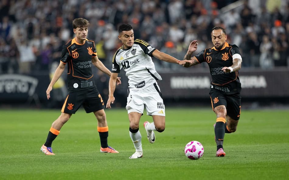 Corinthians e Atlético-MG estão se enfrentando pelo Brasileirão (Foto: Joisel Amaral/AGIF)