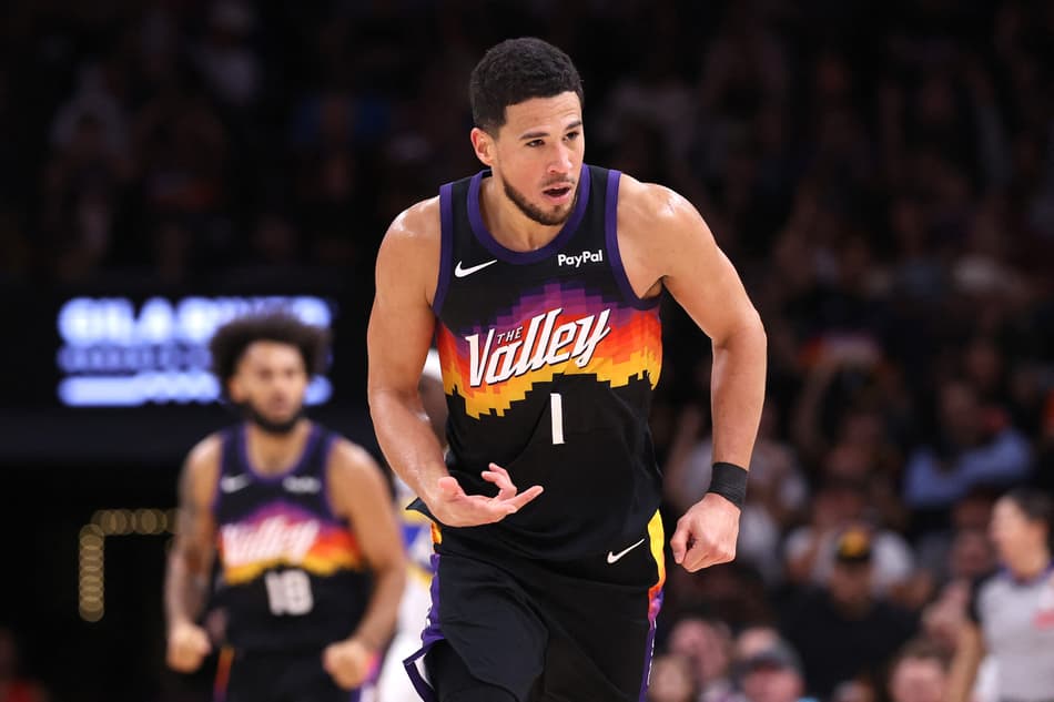 Devin Booker em jogo entre Phoenix Suns e Indiana Pacers na NBA (Foto: Chris Coduto/Getty Images/AFP)