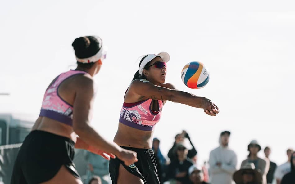 Duda e Ana Patrícia em ação na etapa de Newport Beach do Elite 16 (Foto: Volleyball World)