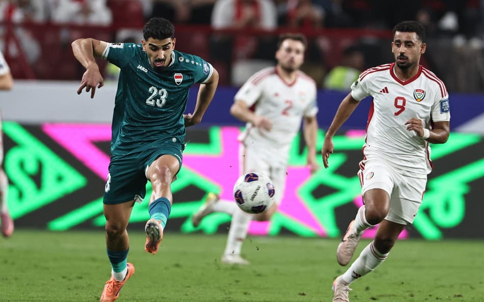 Emirados Árabes e Iraque empataram por 1 a 1 no primeiro jogo que valerá vaga na repescagem internacional para a Copa do Mundo de 2026 (Foto: Fadel SENNA / AFP)