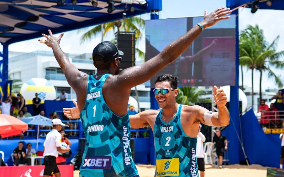 Sólidos, Evandro e Arthur garantem vitória no Mundial de Vôlei de Praia