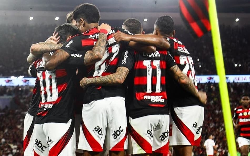 Flamengo comemora gol diante do Bragantino (Foto: Gilvan de Souza / Flamengo)