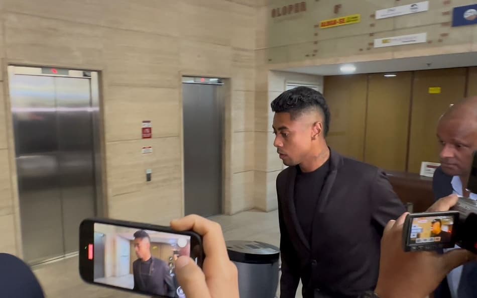 Bruno Henrique, do Flamengo, durante julgamento no STJD (Foto: Lucas Bayer/Lance!)