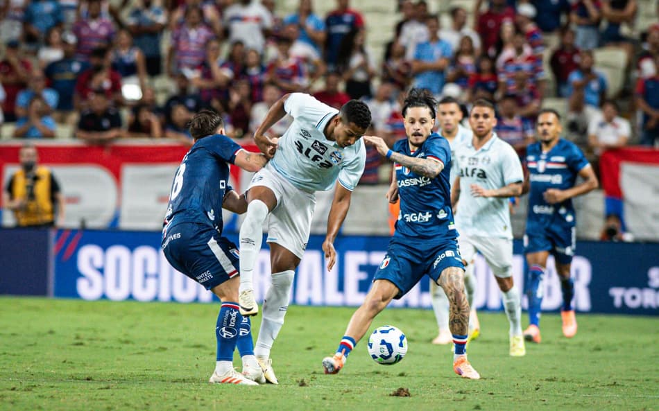 FORTALEZA, CE, 09.11.2025-BRASILEIRO SERIE A-FORTALEZA (CE) X Fortaleza e Grêmio se enfrentam no Castelão (Foto: WENDESON CRUZ/Agência F8/Gazeta Press) Agencia F8/Agencia F8
