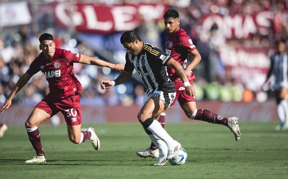 Hulk conduz a bola em Atlético-MG x Lanús (Foto: Pedro Souza / Atlético-MG)
