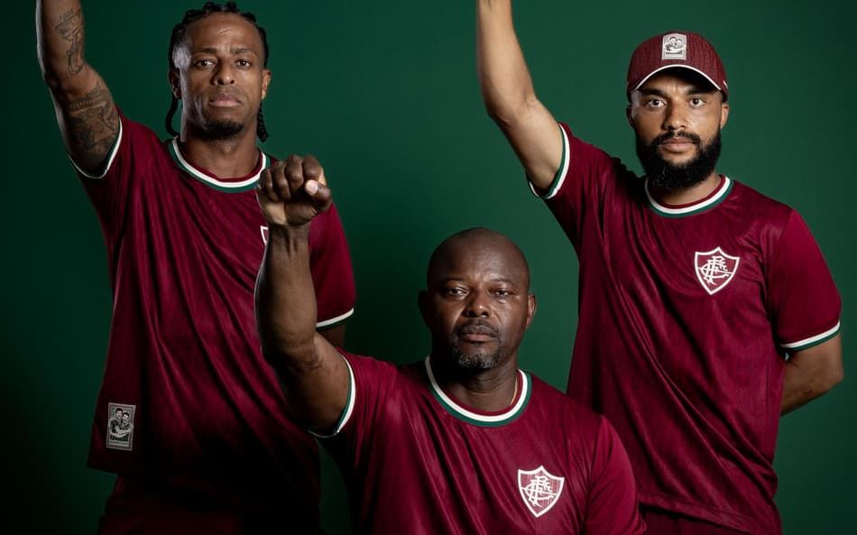 Keno, Marcão e Samuel Xavier com a nova do Fluminense (Foto: Marcelo Gonçalves/ Fluminense FC)