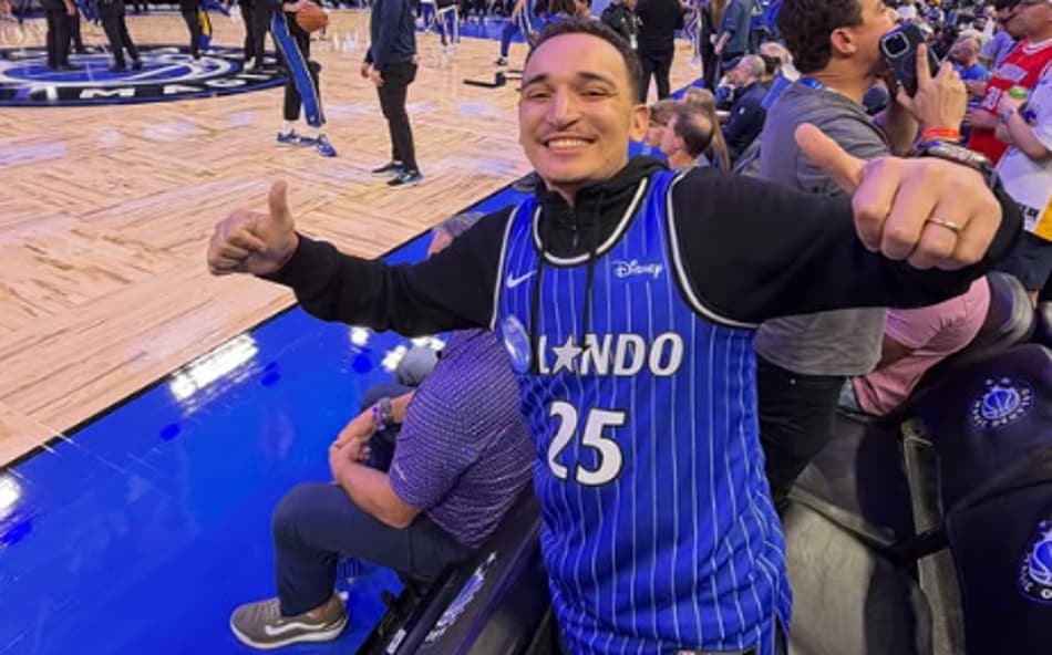 João Gomes assiste jogo da NBA e prestigia único brasileiro na liga; veja