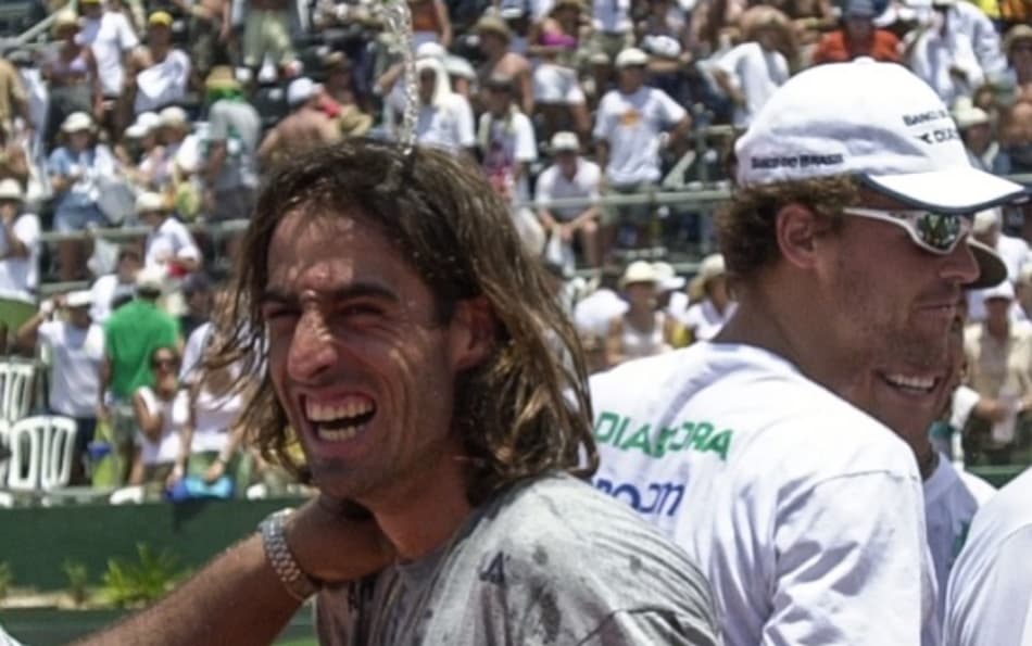 O sorriso de Meligeni após uma das vitórias históricas de 2000 (Reprodução)