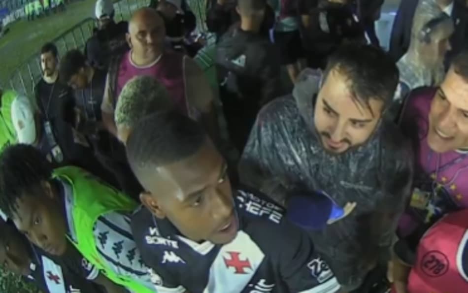 Rayan responde ao vivo sobre condições de jogo em Vasco x Internacional