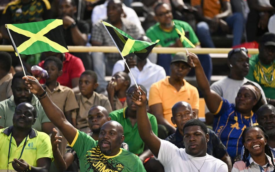 Torcida da Jamaica no estádio (Foto: Ricardo Makyn / AFP)