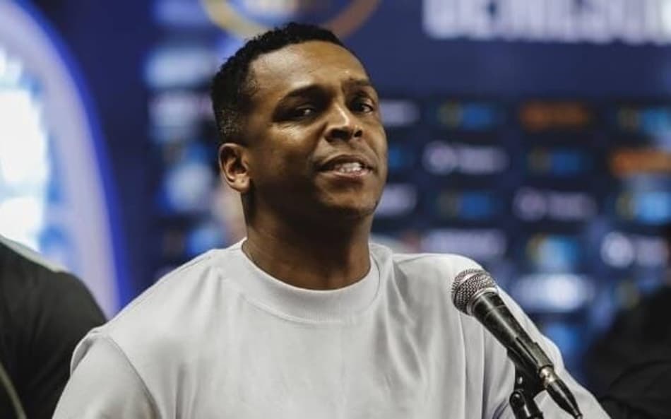 Ex-atacante da Seleção, Jô é preso no Rio; delegado se pronuncia