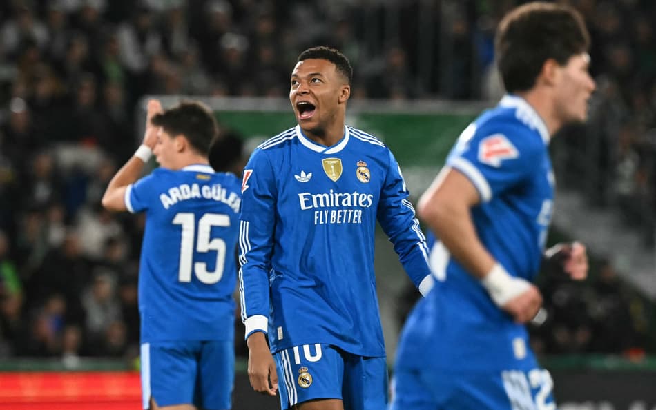 Kylian Mbappé durante empate do Real Madrid com o Elche em La Liga (Foto: JOSE JORDAN / AFP)