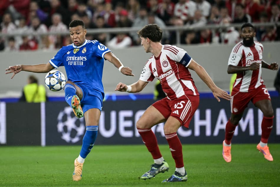 Mbappe em Olympiacos x Real Madrid (Foto: Angelos Tzortzinis / AFP)