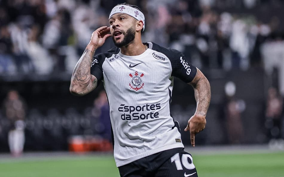 Memphis Depay comemora seu gol no jogo do Corinthians contra o São Paulo (Foto: Everton Okubo/Agência F8/Gazeta Press)