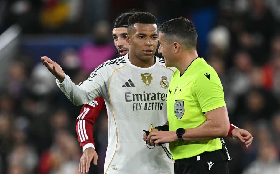 Kylian Mbappé em ação pelo Real Madrid (Foto: Paul ELLIS / AFP)