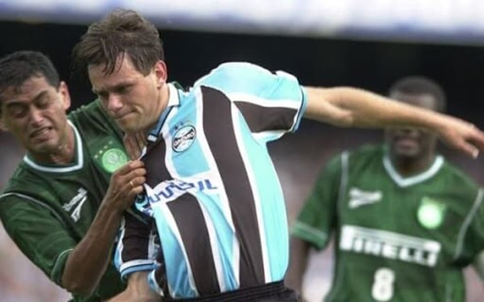 Grêmio 3 x 0 Palmeiras no Brasileirão 2001; Rodrigo Fabri brilha no Olímpico