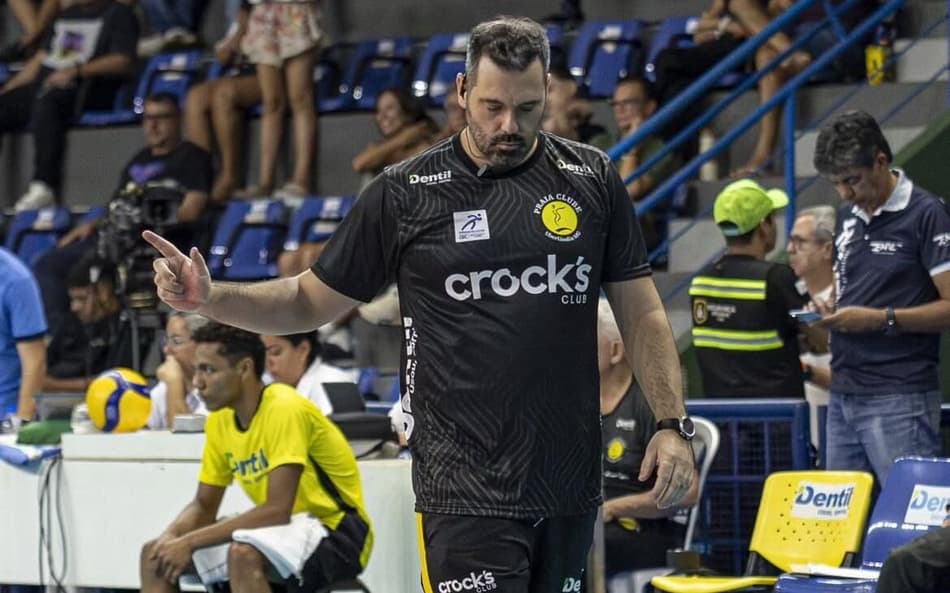 Rui Moreira, técnico do Praia Clube (Foto: Bruno Cunha)