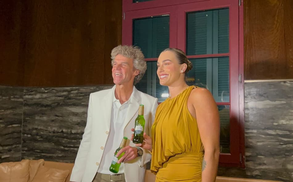 Guga comemora 25 anos de título em Lisboa ao lado de Sabalenka