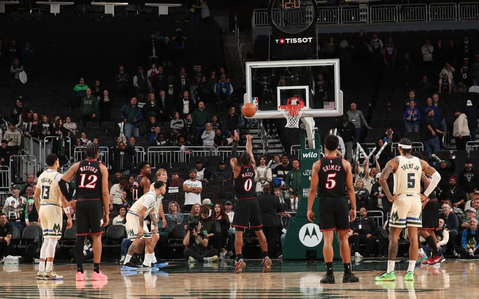 Tyrese Maxey em jogo entre Philadelphia 76ers e Milwaukee Bucks na NBA (Foto: Gary Dineen/NBAE via Getty Images/AFP)