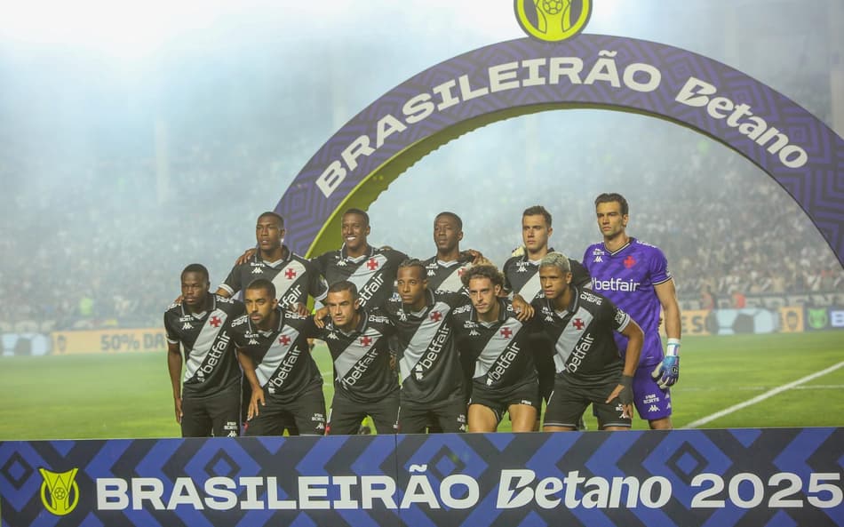 vasco perfilado em Partida entre Vasco X Sao Paulo, pela 31Âª rodada do Brasileirao 2025
