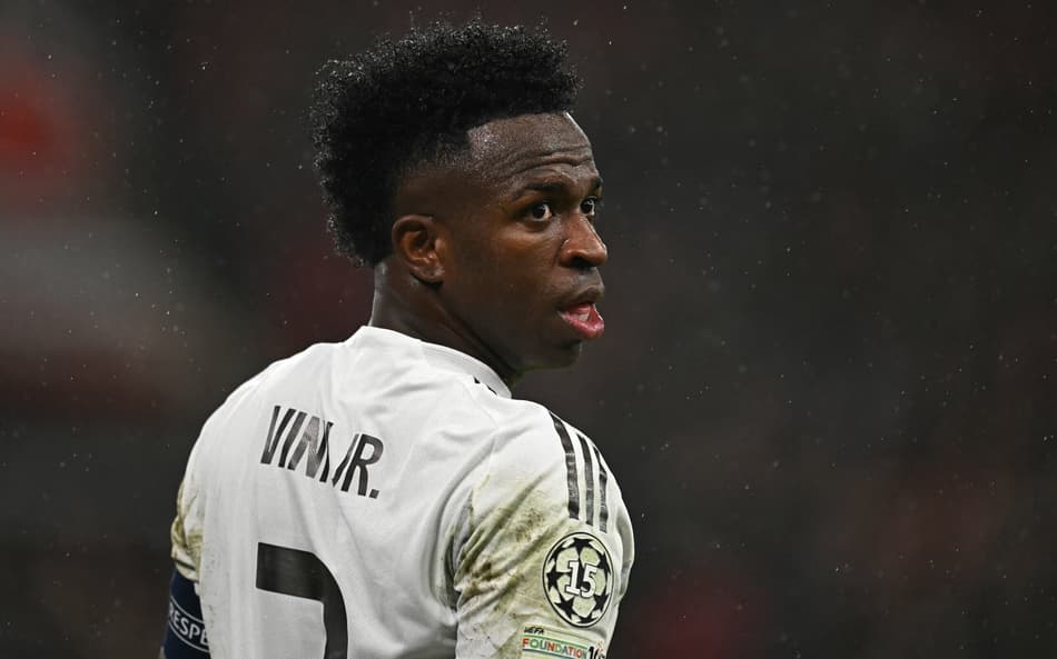 Vini Jr em ação na derrota do Real Madrid para o Liverpool na Champions League (Foto: Paul ELLIS / AFP)