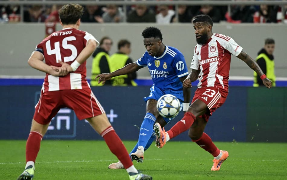 Ex-Flamengo vira assunto em Olympiacos x Real Madrid: 'Mundo dá voltas'