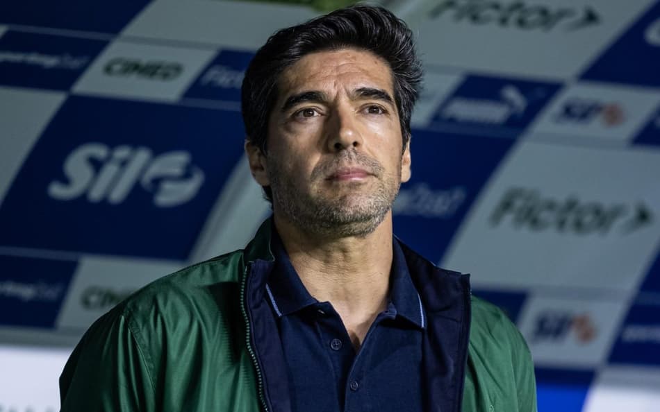 Abel Ferreira no duelo entre Palmeiras x Santos (Foto: JHONY INACIO/Agencia Enquadrar/Gazeta Press)