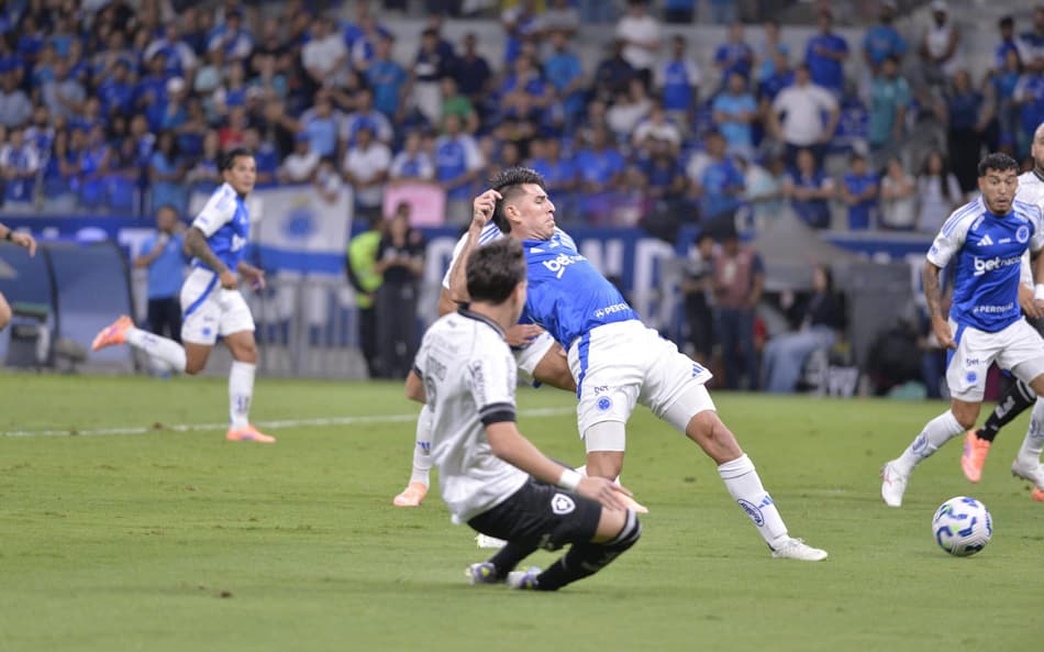 Cruzeiro e Botafogo empataram no Mineirão (Foto: Araceli Souza/MyPhoto Press/Gazeta Press)