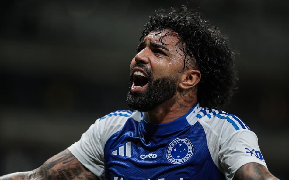 Gabigol, atacante do Cruzeiro, em duelo com o Bragantino (Foto: Rodney Costa/Zimel Press/Gazeta Press)