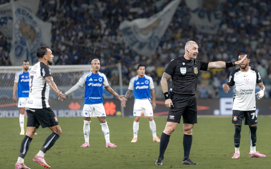 Corinthians venceu o Cruzeiro com gol do Memphis