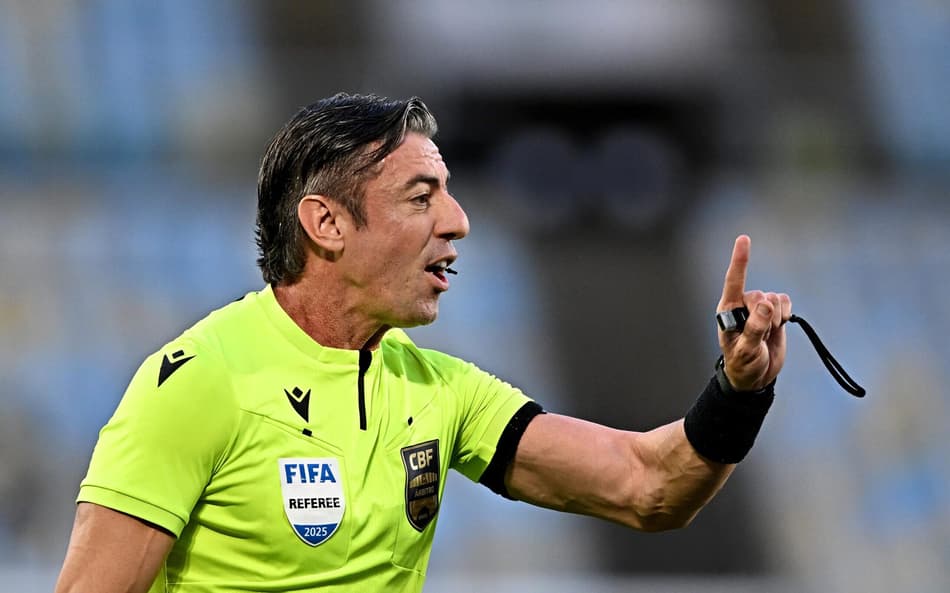 Raphael Claus foi o árbitro de Vasco x Fluminense (Foto: AndrÃ© Fabiano/Código19/Gazeta Press)