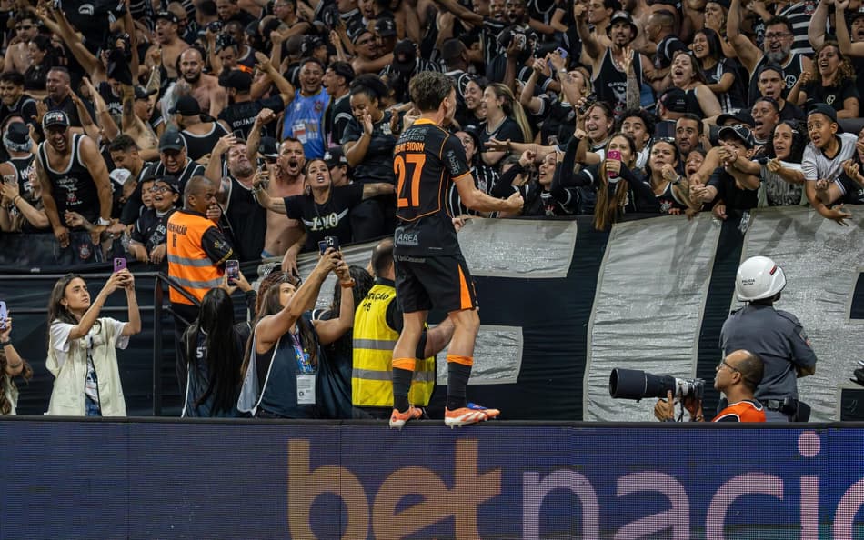 Breno Bidon marcou o último pênalti do Corinthians contra o Cruzeiro