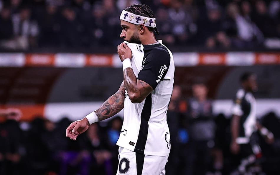 Dorival revela problema físico de Memphis no Corinthians: 'Não teve como treinar'