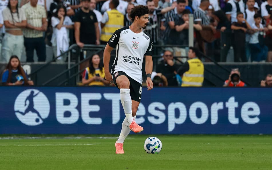 André Ramalho em ação pelo Corinthians