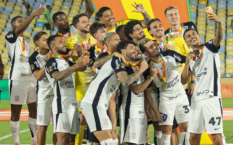 Corinthians levantou duas taças em 2025 (Foto: Léo Barrilari/GazetaPress)
