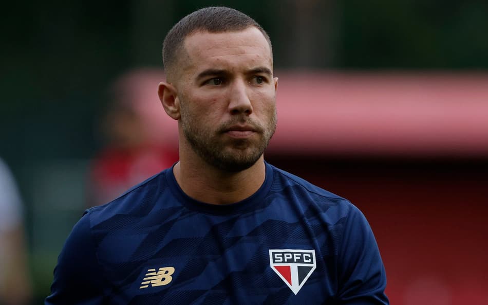 Técnico do Sub-20 do São Paulo explica transições para o profissional e projeta Copinha
