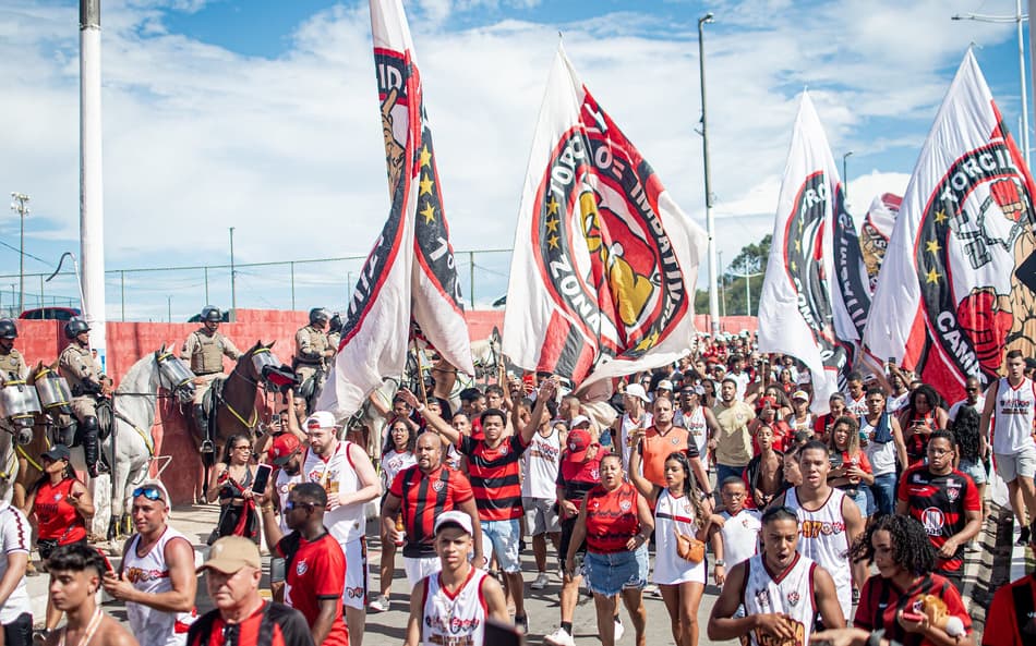 Torcida do Vitória lota o arredores do Barradão (Foto: Victor Ferreira / EC Vitória)