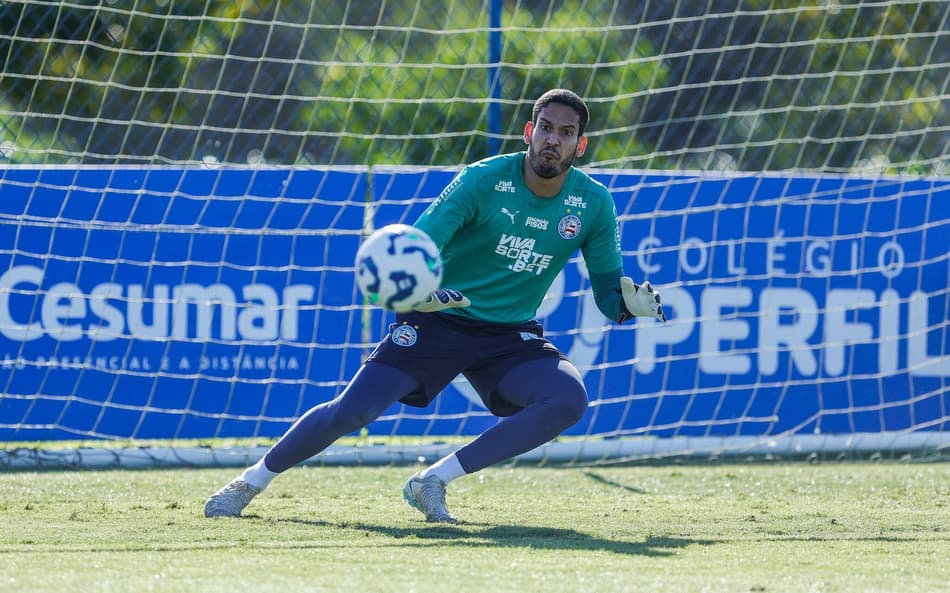 Bahia anuncia renovação com goleiro Ronaldo