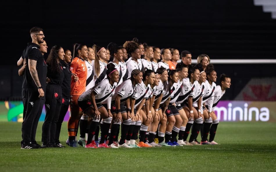 Sem treinadora há duas semanas, Vasco estuda mercado para definir novo comando