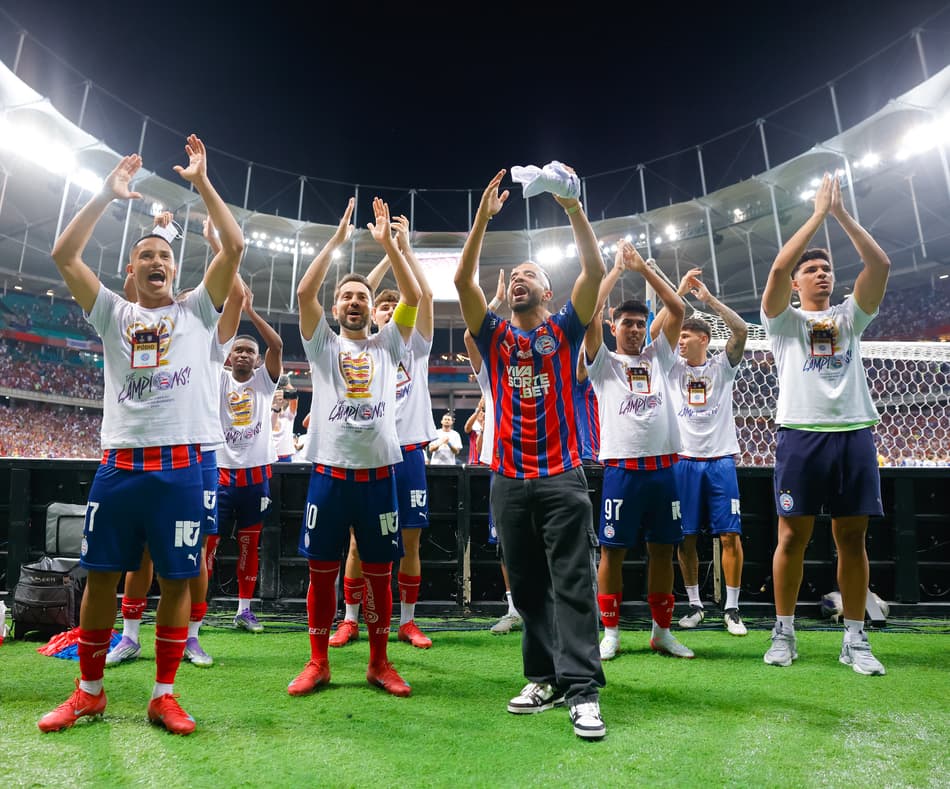 Jogadores do Bahia comemoram título da Copa do Nordeste (Foto: Catarina Brandão/EC Bahia)