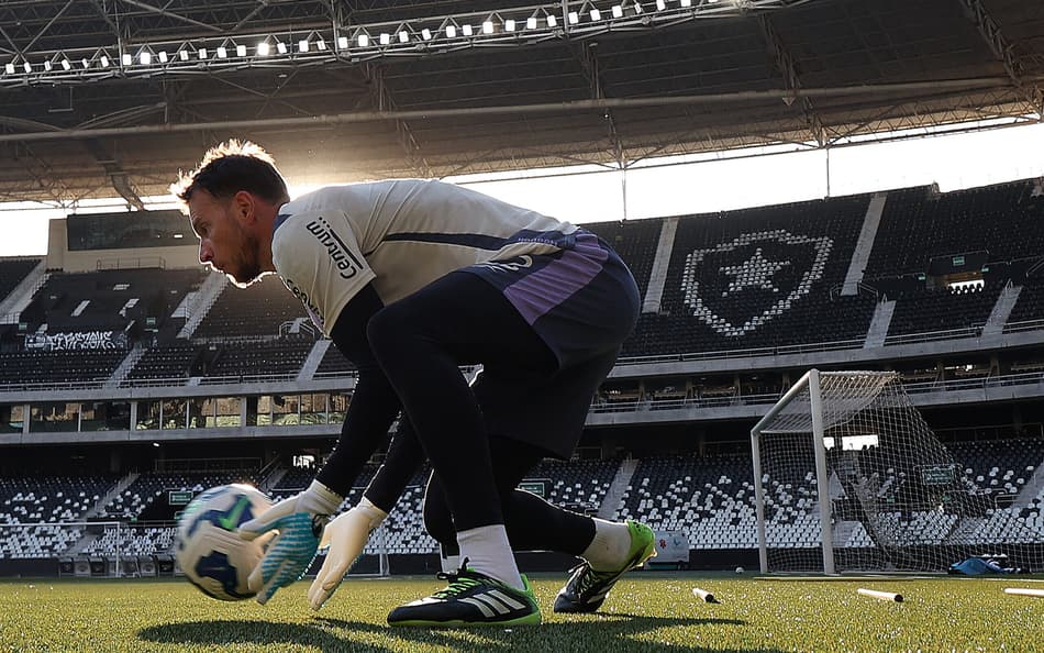 Neto, do Botafogo, durante treino (Foto: Vítor Silva/Botafogo)