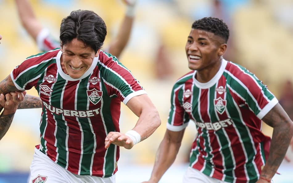 Acosta, Cano e Hércules comemoram gol do Fluminense (Foto: MARCELO GONÇALVES / FLUMINENSE F.C.)
